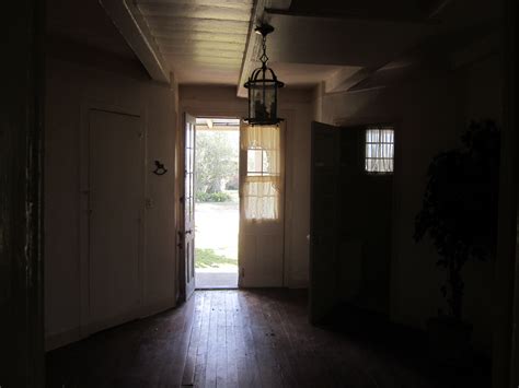 File:NMP 1780s House Interior Sala Front Door 2.JPG - Wikimedia Commons