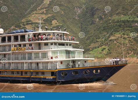 Yangtze river cruise ship editorial stock image. Image of boat - 17858889