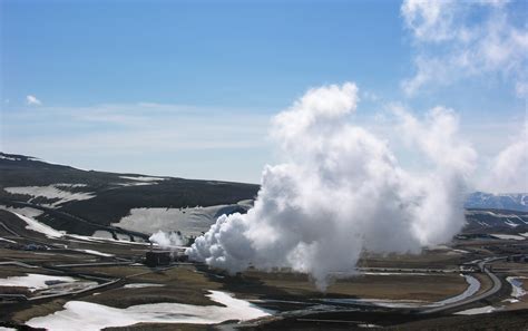 File:Krafla geothermal power plant 21.05.2008 11-39-16.jpg - Wikipedia