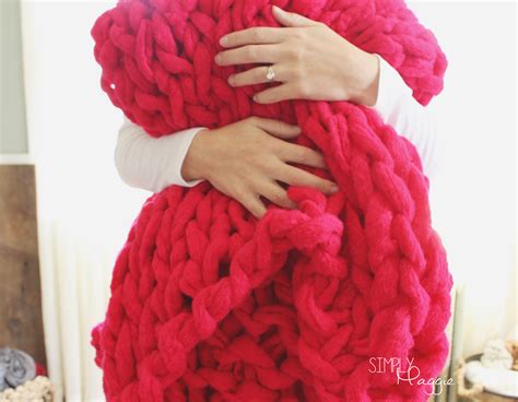 Arm Knit a Blanket in 45 Minutes | SimplyMaggie.com