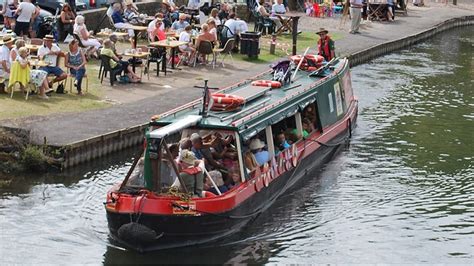 √ Devizes Canal Boat Trips