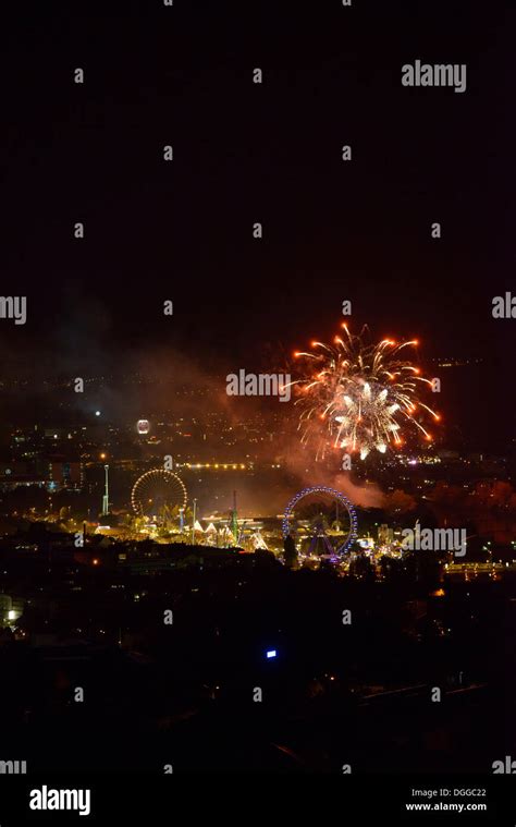 Fireworks on the last evening of the 167th Cannstatter Volksfest festival, Cannstatter Wasen ...