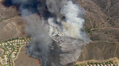 PHOTOS: Fire burns Simi Valley hillside - ABC7 Los Angeles