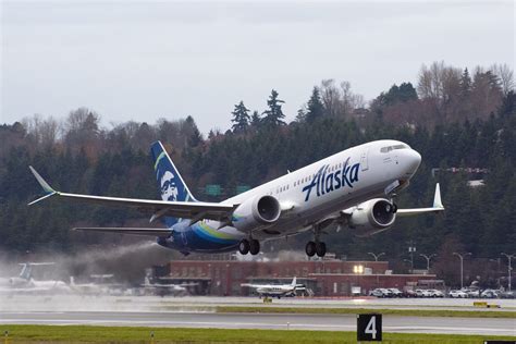 Alaska Airlines takes first 737 MAX 8, plans further cabin retrofits | PaxEx.Aero