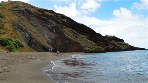 Oneuli Black Sand Beach on Maui | What You Need to Know