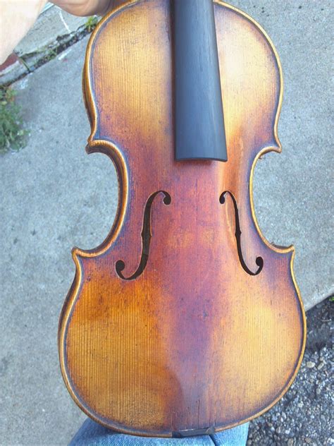 Luthier's Bench: Color Matching Violin Varnish, introduction