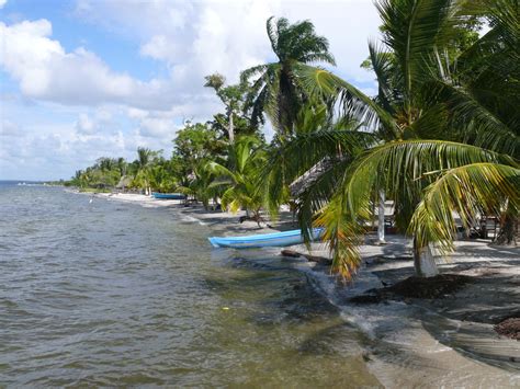 Punta de Palma beach, Rio Dulce (Livingston), Guatemala - Ultimate ...