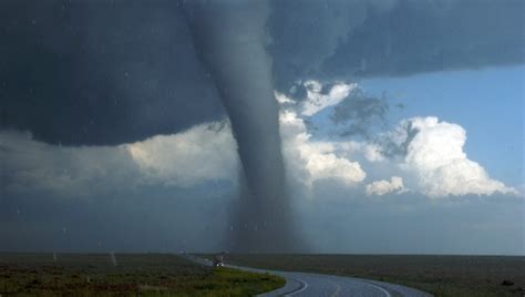 10 Powerful and Deadliest Tornadoes in World History - RankRed