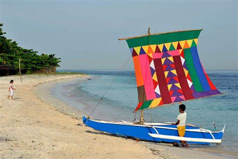 Colourful 'vinta' sail boat in the Philippines | Insight Guides Blog