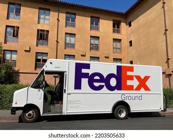 Fedex Ground Delivery Truck Residential Building Stock Photo 2203505633 | Shutterstock