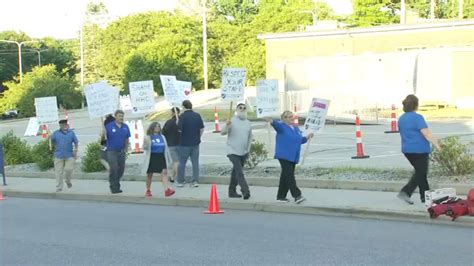 Employees Picket at Windham Hospital as Union Negotiations Continue – NBC Connecticut