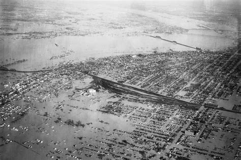 History of Louisville's great flood of 1937