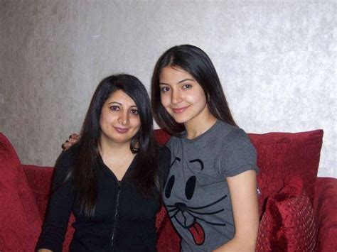 Anushka Sharma With her Mother | Anushka sharma, Virat and anushka ...