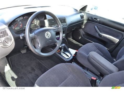 Volkswagen Golf 2002 Interior