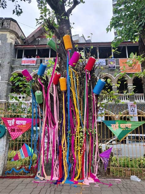 Sui Dhaaga actors Anushka Sharma and Varun Dhawan add vibrancy to Mumbai streets | Bollywood ...