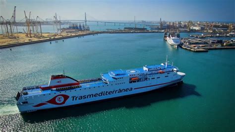 Naviera Armas estrena un smartship con conexiones reefer en la línea ...