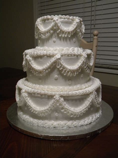 "Old School" Traditional Wedding Cake | Traditional wedding cakes, Wedding cake napkins, Modern ...