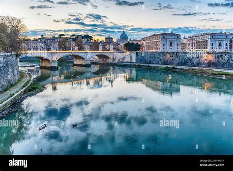 River tiber sunset hi-res stock photography and images - Alamy