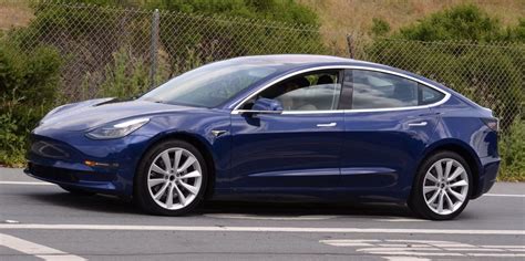 Tesla Model 3: updated version of the blue release candidate spotted ...