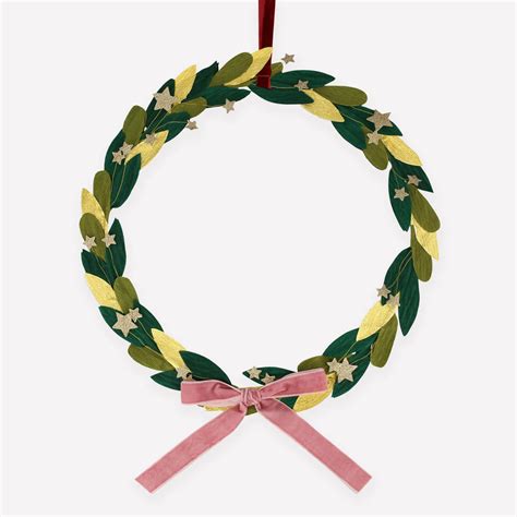 Paper Leaf Star Wreath - Love of Character