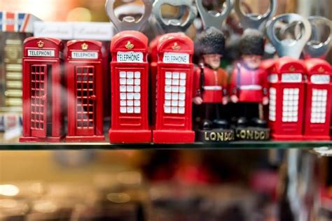 22 Best Souvenirs from London to Remember Your Trip By | Day Out in England