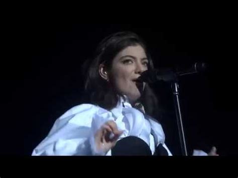 Lorde - Tennis Court - Live In Paris 2017 - YouTube