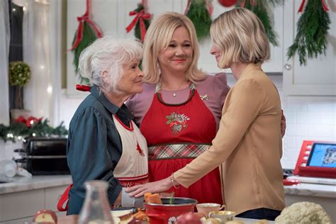 Hallmark Channel's A Mrs. Miracle Christmas (2021): Stars, Premiere ...