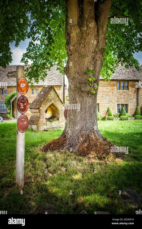 Lower Slaughter Village Stock Photo - Alamy