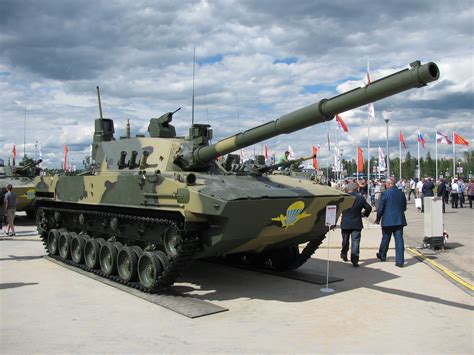 In Russia unveils in action a new Sprut-SDM1 airborne light tank ...