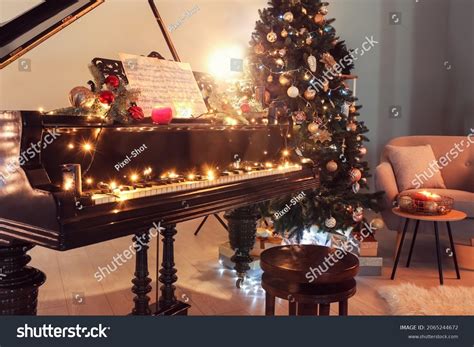 1,007 Christmas Grand Piano Images, Stock Photos & Vectors | Shutterstock