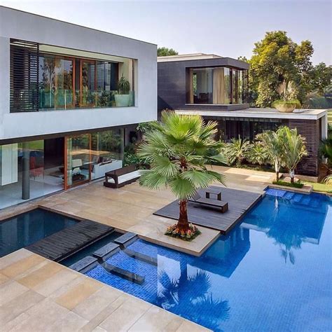 Beautiful villa with in the pool in #emirateshills #dubai #dubailife… | Architecture, Modern ...