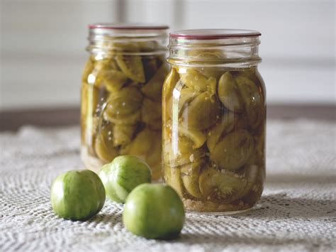 Green Tomato Pickles (with Canning Video) - Cosmopolitan Cornbread