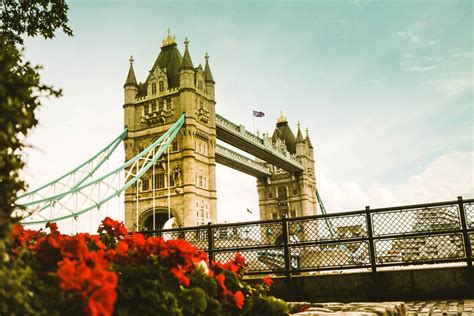 Download free Aesthetic Tower Bridge In London Wallpaper - MrWallpaper.com