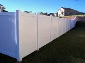 White vinyl Privacy Fence