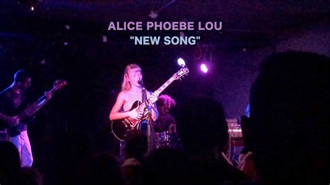 Alice Phoebe Lou - New Song (Live in Toronto) - YouTube