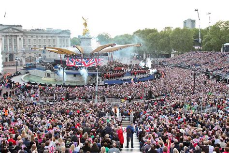 Celebrating the Queen's Diamond Jubilee - RG JONES Audio-Visual Hire ...