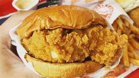 Update: Popeyes Chicken Sandwich is Coming Back in November