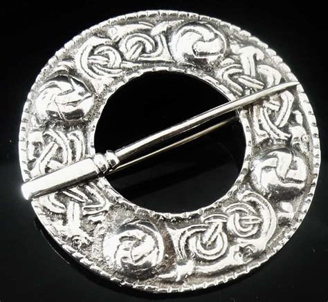 Scottish Sterling Silver Penannular Brooch, c.1960, Hamish Dawson-Bowman - Dart Silver Ltd