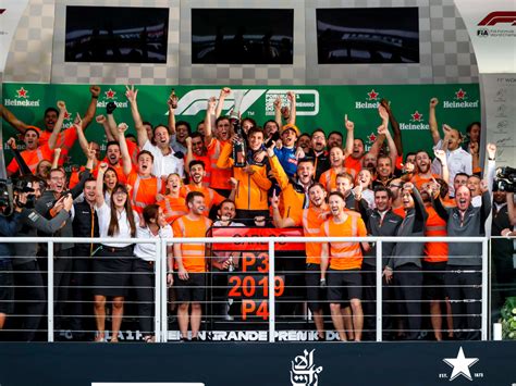 Carlos Sainz hails 'hungry' McLaren's 'competitive spirit' | PlanetF1 ...