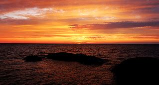 The Sun Sets In The West | The sun setting on Lake Superior … | Flickr