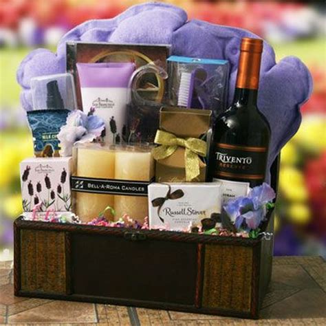 49 Stylish DIY Wine Gift Baskets Ideas – HOMYSTYLE