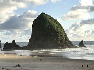 File:Haystack Rock northwest face.jpg - Wikimedia Commons