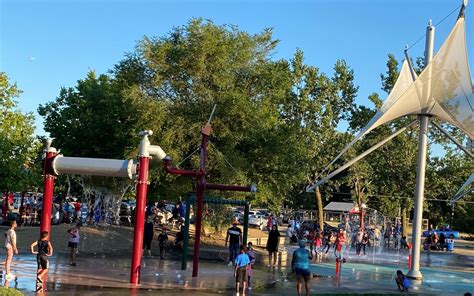 Chinguacousy Park splash pad and wading pool