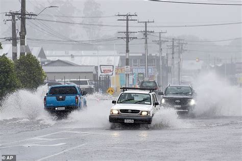 'Extreme and unprecedented' weather smashes New Zealand as Cyclone ...