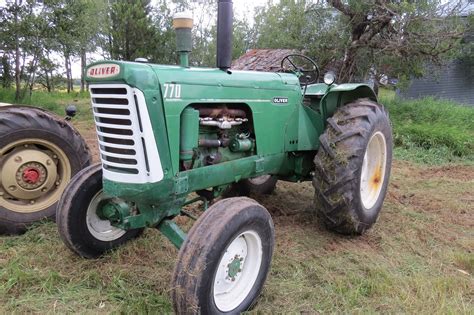 OLIVER 770 GAS TRACTOR