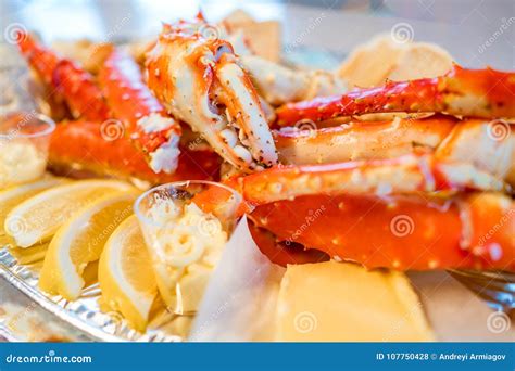 Red King Crab Legs with Fresh Lemon Slices Stock Photo - Image of lobster, cooking: 107750428