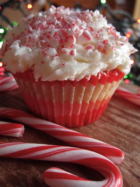 Arctic Garden Studio: Peppermint Candy Cane Cupcakes