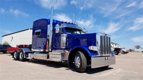 Beautiful viper blue 389 - Peterbilt of Sioux Falls