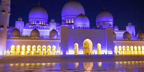 Famous Grand Mosque: Architectural Marvel of Dubai | Holiday Square