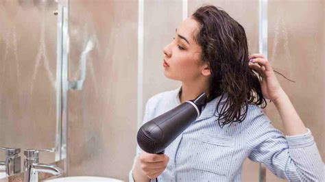 5 Smart Blow-Dry Tips To Ace The Perfect Salon Look At Home!